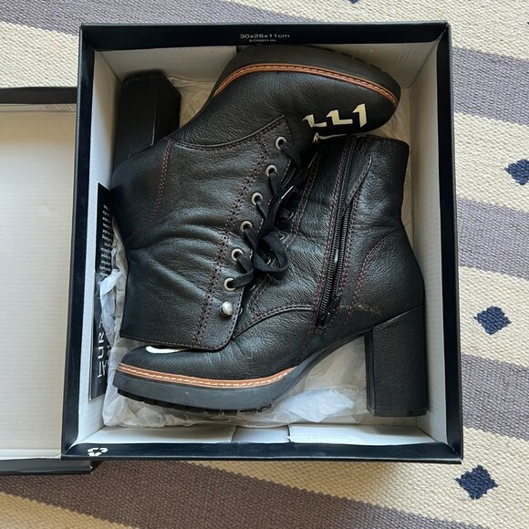 Limited Edition Naturalizer Callie VOTE Boots - Size 6.5 - Picture 2 of 9